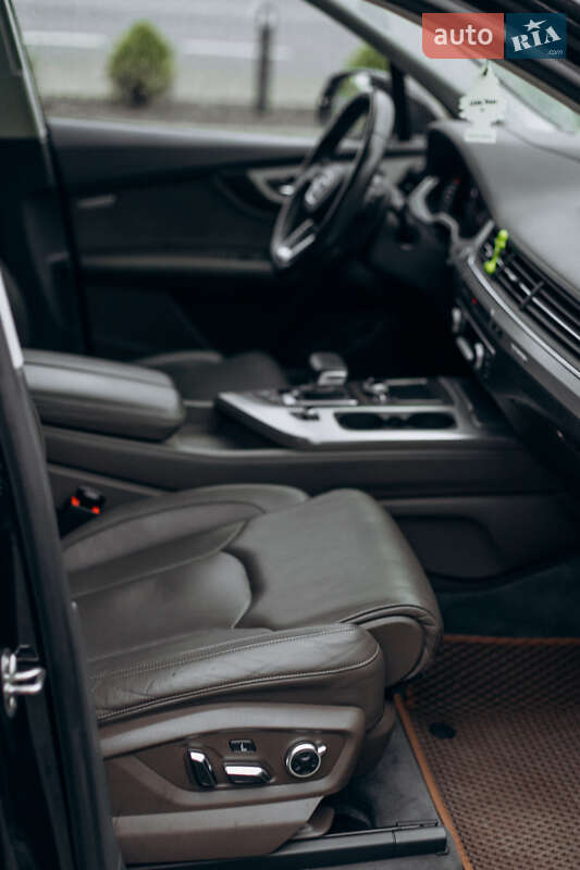 Внедорожник / Кроссовер Audi Q7 2016 в Луцке