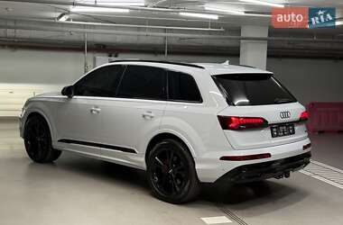 Внедорожник / Кроссовер Audi Q7 2022 в 