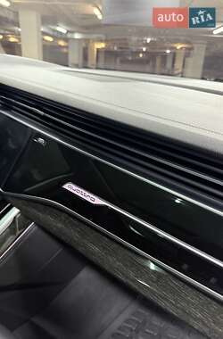 Внедорожник / Кроссовер Audi Q7 2022 в 