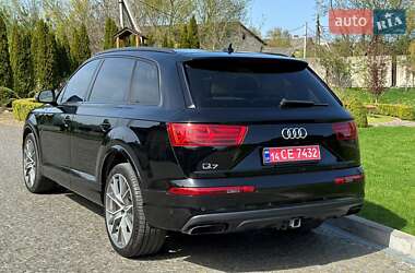 Внедорожник / Кроссовер Audi Q7 2018 в 