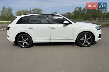 Внедорожник / Кроссовер Audi Q7 2016 в 