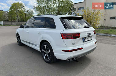 Внедорожник / Кроссовер Audi Q7 2016 в 