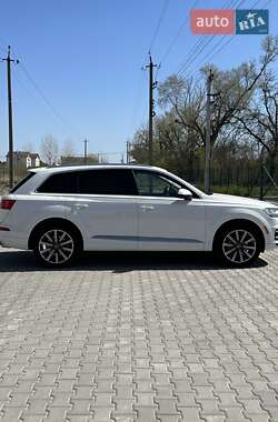 Позашляховик / Кросовер Audi Q7 2016 в 