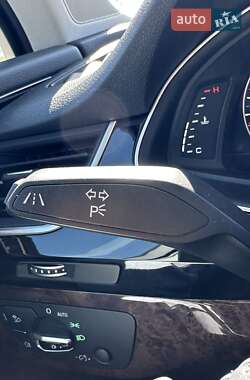 Позашляховик / Кросовер Audi Q7 2016 в 
