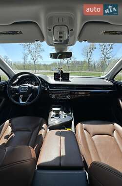 Позашляховик / Кросовер Audi Q7 2016 в 