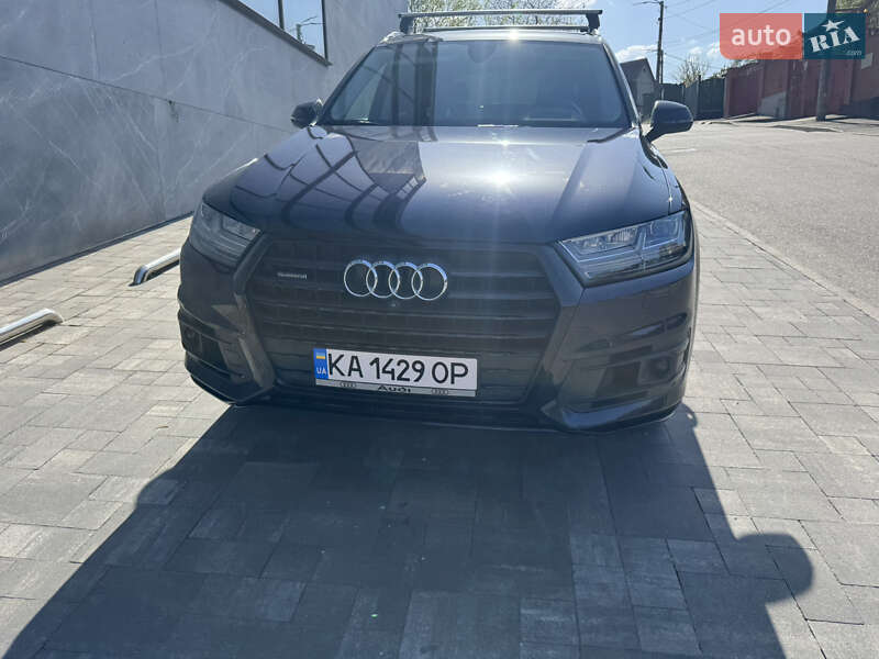 Внедорожник / Кроссовер Audi Q7 2017 в 