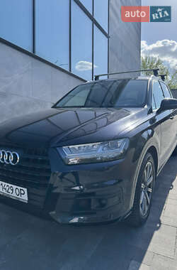 Позашляховик / Кросовер Audi Q7 2017 в 