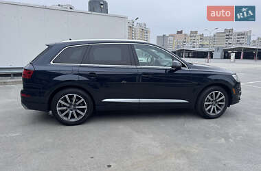 Внедорожник / Кроссовер Audi Q7 2017 в 