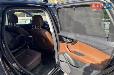 Позашляховик / Кросовер Audi Q7 2017 в 