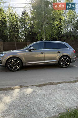 Внедорожник / Кроссовер Audi Q7 2015 в 