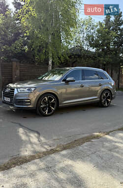 Внедорожник / Кроссовер Audi Q7 2015 в 