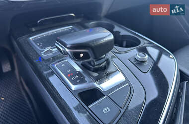 Позашляховик / Кросовер Audi Q7 2016 в 