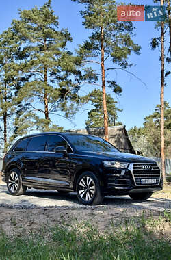 Позашляховик / Кросовер Audi Q7 2016 в 