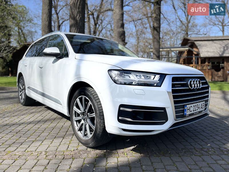 Внедорожник / Кроссовер Audi Q7 2018 в 