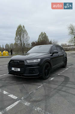 Позашляховик / Кросовер Audi Q7 2017 в 