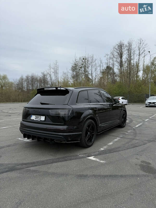 Внедорожник / Кроссовер Audi Q7 2017 в Буче
