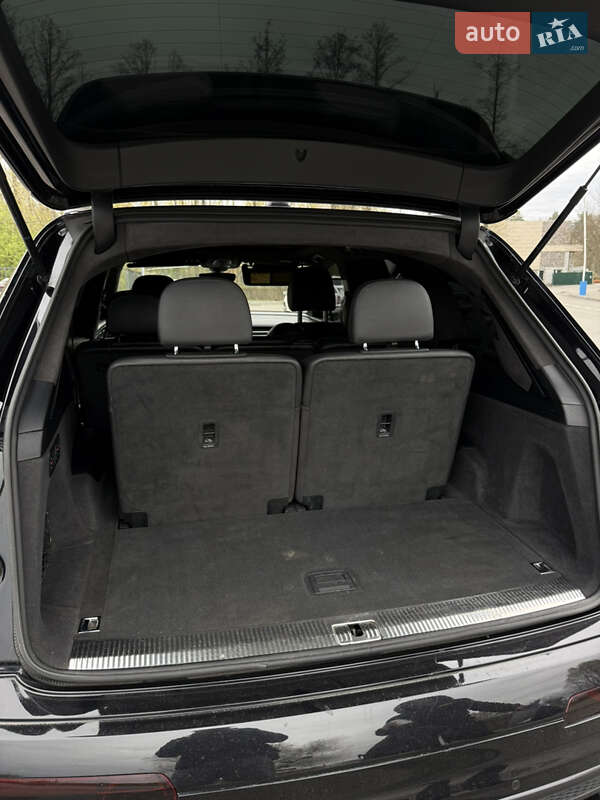 Внедорожник / Кроссовер Audi Q7 2017 в Буче