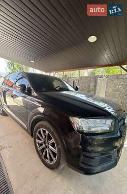 Внедорожник / Кроссовер Audi Q7 2015 в 