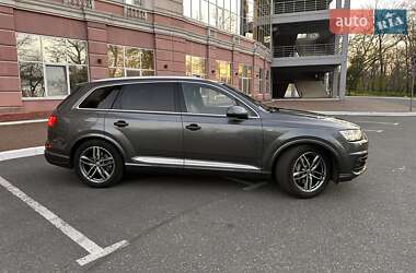 Внедорожник / Кроссовер Audi Q7 2018 в 