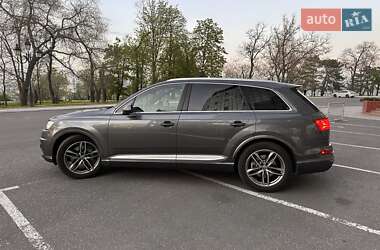 Внедорожник / Кроссовер Audi Q7 2018 в 