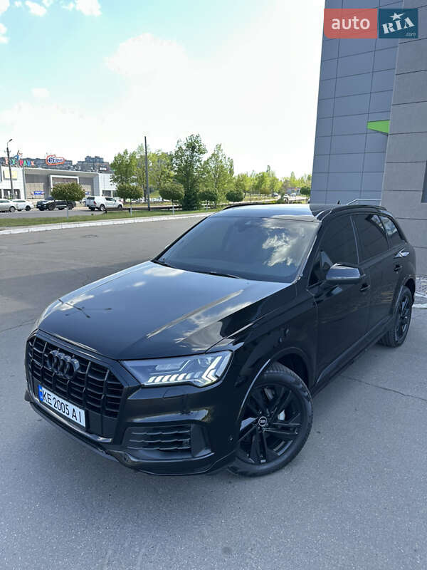 Внедорожник / Кроссовер Audi Q7 2020 в 