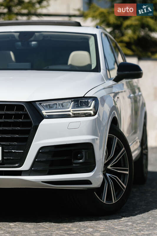 Позашляховик / Кросовер Audi Q7 2017 в Львові