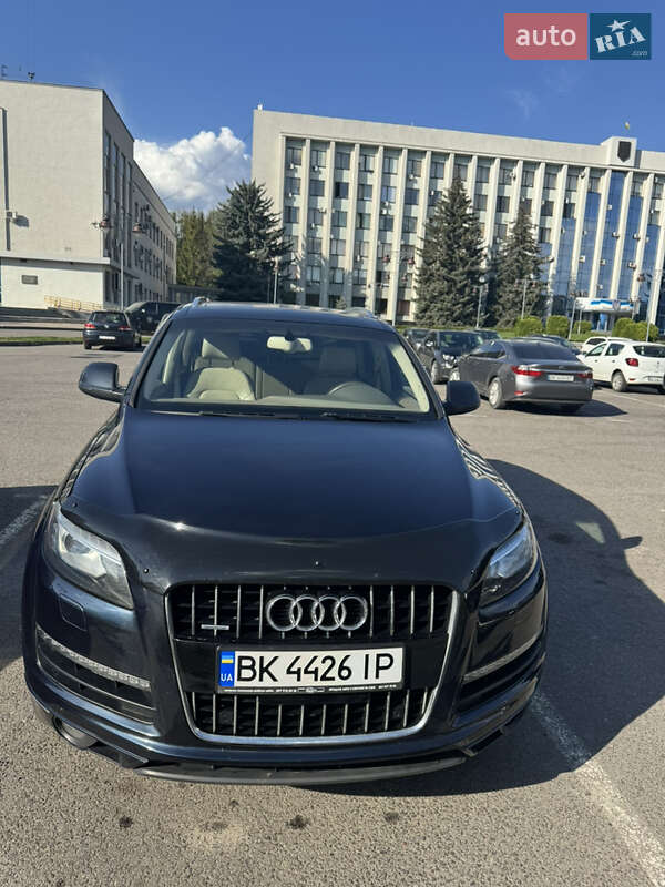 Позашляховик / Кросовер Audi Q7 2012 в Рівному