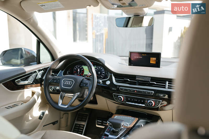 Позашляховик / Кросовер Audi Q7 2017 в Львові