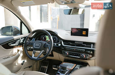 Внедорожник / Кроссовер Audi Q7 2017 в 