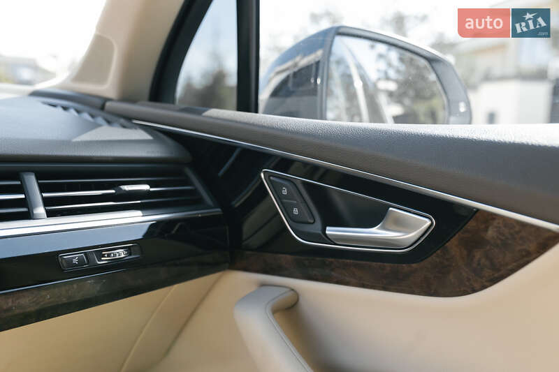 Позашляховик / Кросовер Audi Q7 2017 в Львові