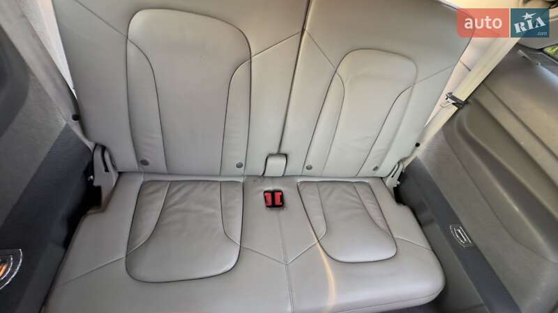 Позашляховик / Кросовер Audi Q7 2011 в Острозі