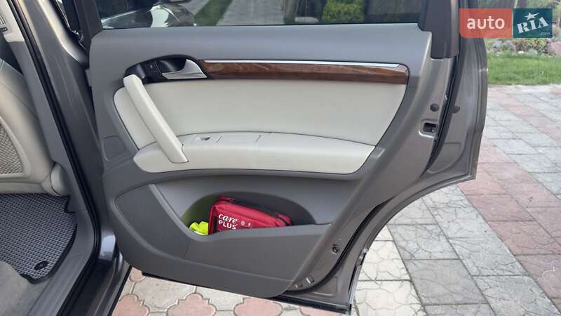 Позашляховик / Кросовер Audi Q7 2011 в Острозі