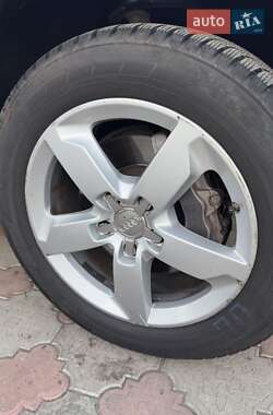 Внедорожник / Кроссовер Audi Q7 2011 в 