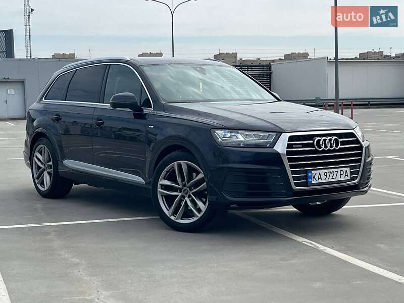 Внедорожник / Кроссовер Audi Q7 2015 в 