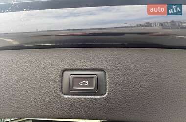 Внедорожник / Кроссовер Audi Q7 2015 в 