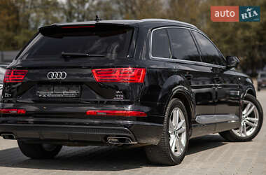 Позашляховик / Кросовер Audi Q7 2015 в 