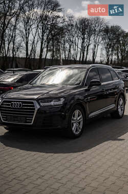 Позашляховик / Кросовер Audi Q7 2015 в 