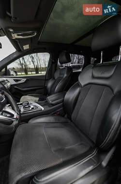 Позашляховик / Кросовер Audi Q7 2015 в 