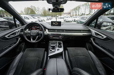 Позашляховик / Кросовер Audi Q7 2015 в 