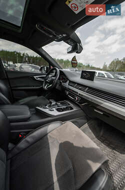 Позашляховик / Кросовер Audi Q7 2015 в 