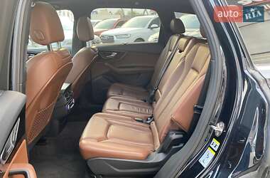 Внедорожник / Кроссовер Audi Q7 2016 в 