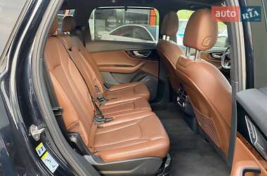Внедорожник / Кроссовер Audi Q7 2016 в 