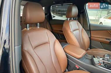 Внедорожник / Кроссовер Audi Q7 2016 в 