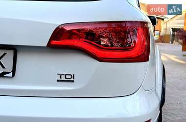 Позашляховик / Кросовер Audi Q7 2012 в 