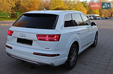Внедорожник / Кроссовер Audi Q7 2017 в 