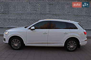 Внедорожник / Кроссовер Audi Q7 2017 в 