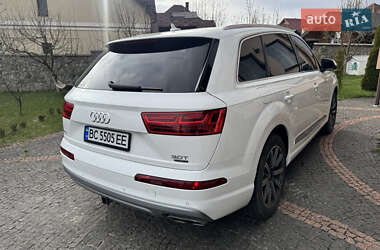 Позашляховик / Кросовер Audi Q7 2016 в 