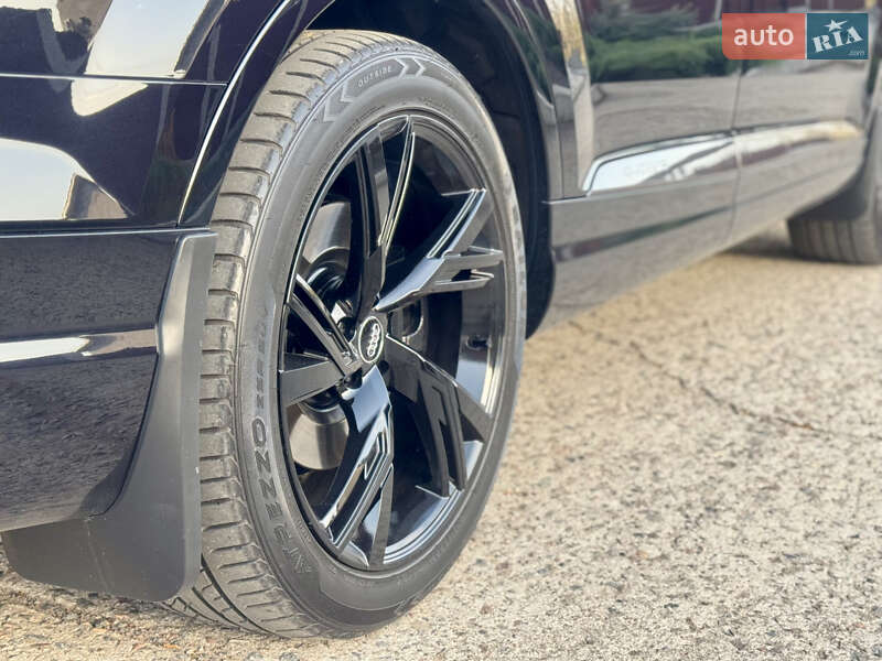 Внедорожник / Кроссовер Audi Q7 2017 в Южноукраинске