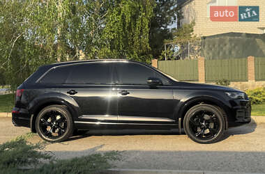 Внедорожник / Кроссовер Audi Q7 2017 в 