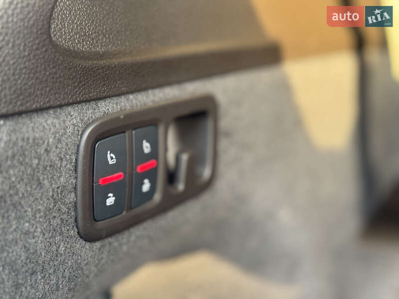 Внедорожник / Кроссовер Audi Q7 2017 в Южноукраинске